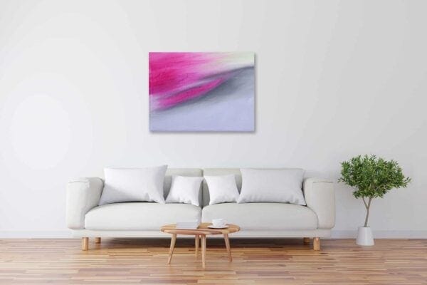 Farbenfrohe abstrakte Malerei an der weißen Wohnzimmerwand, modernes Kunstwerk, kreative Bildgestaltung, professionell gemalt, Auftragsmalerei, Wanddekoration, Künstler Nikolaus Kriese, interieur design.