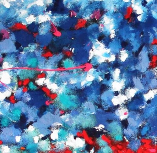 Lebendige Abstrakte Malerei mit blauen, roten und weißen Farbklecksen, entsteht durch expressive Pinselstriche, perfekt für individuelle Kunstaufträge und kreative Wanddekoration.