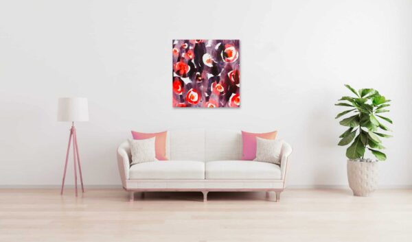 Buntes abstraktes Gemälde mit roten und violetten Farbtönen, modern eingerichtetes Wohnzimmer, Wandkunst von Nikolaus Kriese.