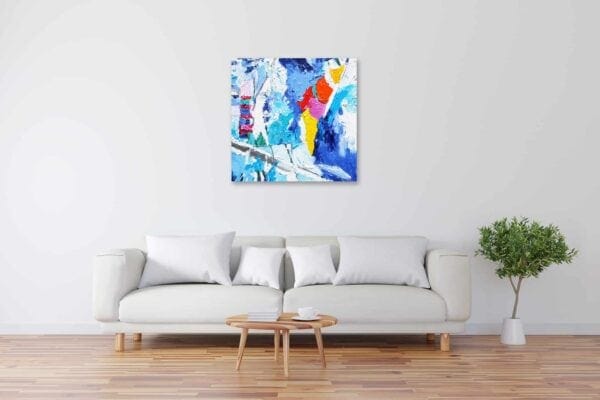 Farbenfrohes abstraktes Ölgemälde in weißem Wohnzimmer mit moderner Einrichtung, kreative Malerei & Auftragsmalerei von Nikolaus Kriese, Wandkunst für Wohnzimmer und Kunstliebhaber.