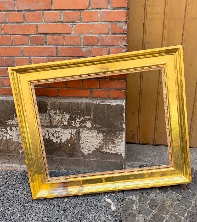 Altersrahmen in Gold, handgefertigte Auftragsmalerei, hochwertige Rahmen für Gemälde, Dekoration und Kunstwerke, professioneller Maler in Deutschland.