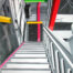 Farbenfrohe abstrakte Treppe, modern gemalte Wandkunst, zeitgenössische Malerei, farbige Linien, bunte Farbpalette, urbanes Wanddesign, kreative Raumgestaltung, Innenarchitektur Kunst, zeitgenössische Kunstszene.