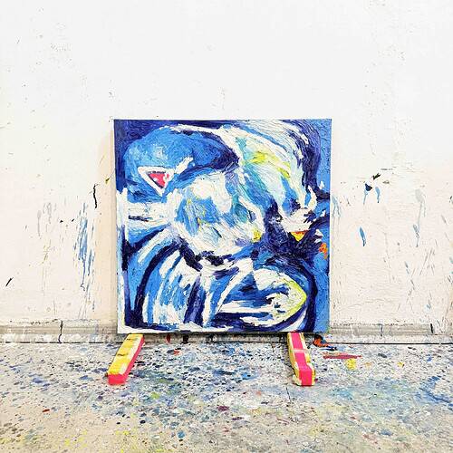 Lebendige abstrakte Tiermalerei eines Tigers in Blau, Weiß und Gelb, auf Canvas gemalt, präsentiert auf einer Staffelei im Künstleratelier. Ein modernes Kunstwerk, das Dynamik und Ausdruckskraft vermittelt.