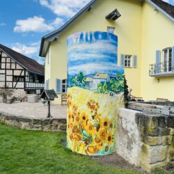 wandmalerei haus fassade van gogh blumen