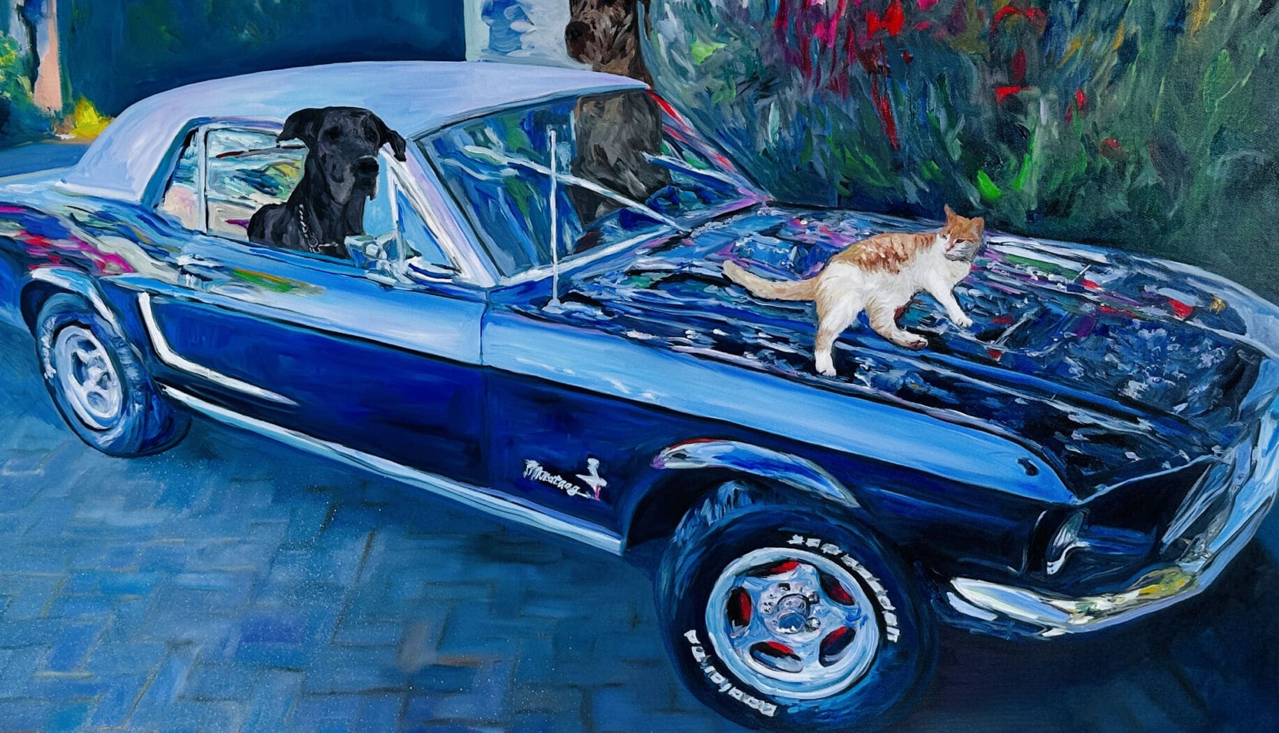 Farbige Malerei eines klassischen Autos mit einem schwarzen Hund im Innenraum und einer orange-weißen Katze auf der Motorhaube, kreative Kunst Arbeit im modernen Stil, Fokus auf Tiermotive und Automobilkunst.