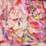 Farbige abstrakte Malerei mit expressiven Pinselstrichen, kräftigen Rosa-, Rot- und Orangetönen, zeigt eine moderne Kunstkomposition im Stil von Nikolaus Kriese.