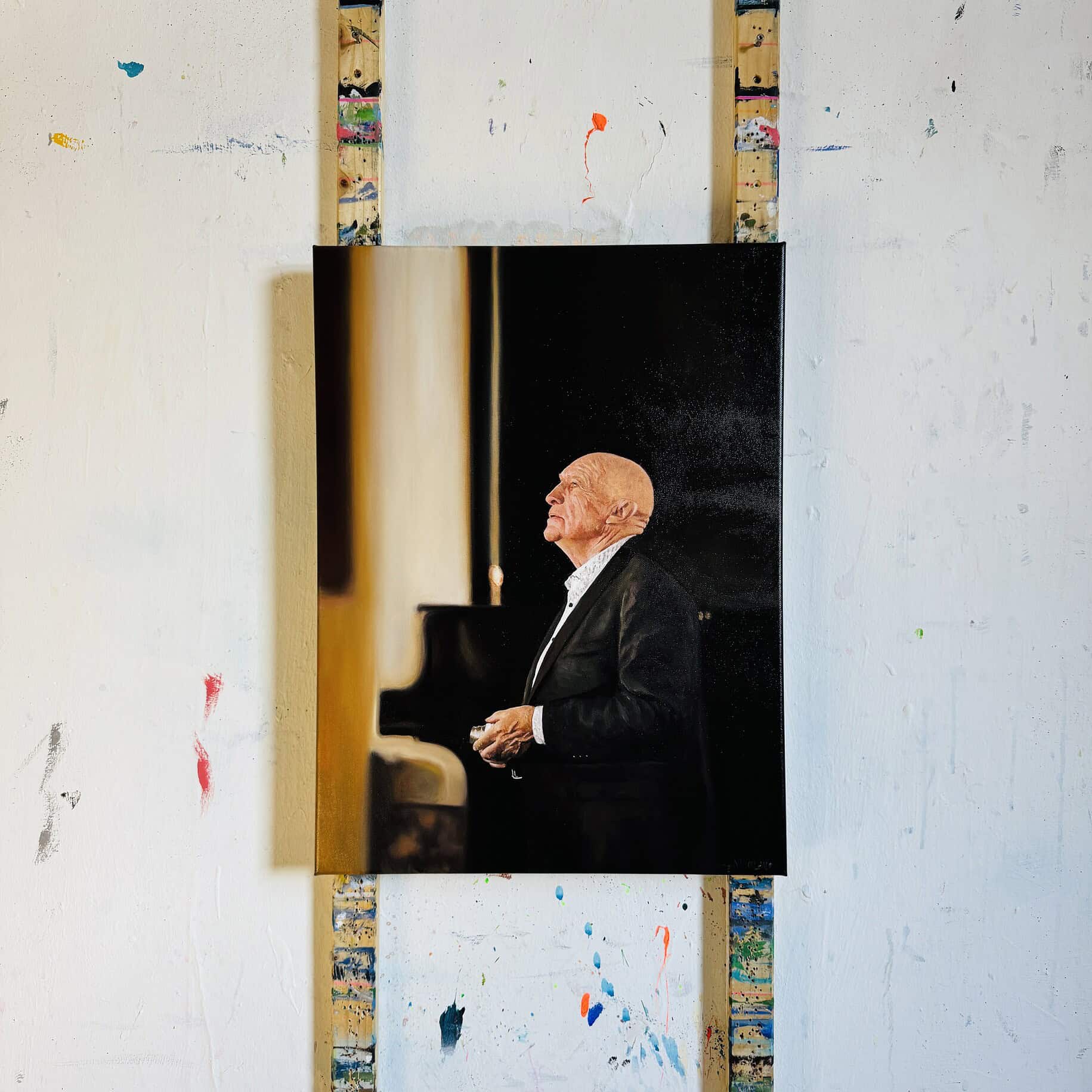 porträt kunst Gerahmtes Porträt eines älteren Mannes am Klavier, realistische oil painting Kunst, stilvolle Auftragsmalerei, moderne Wandgestaltung, klassische Musik und Kunst.