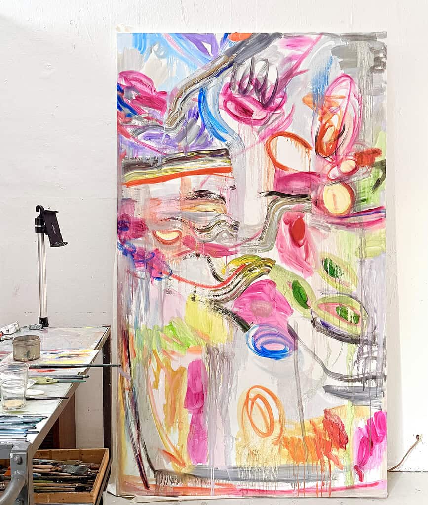 Abstraktes Kunstwerk mit lebendigen Farben und dynamischen Pinselstrichen, geschaffen von Nikolaus Kriese.